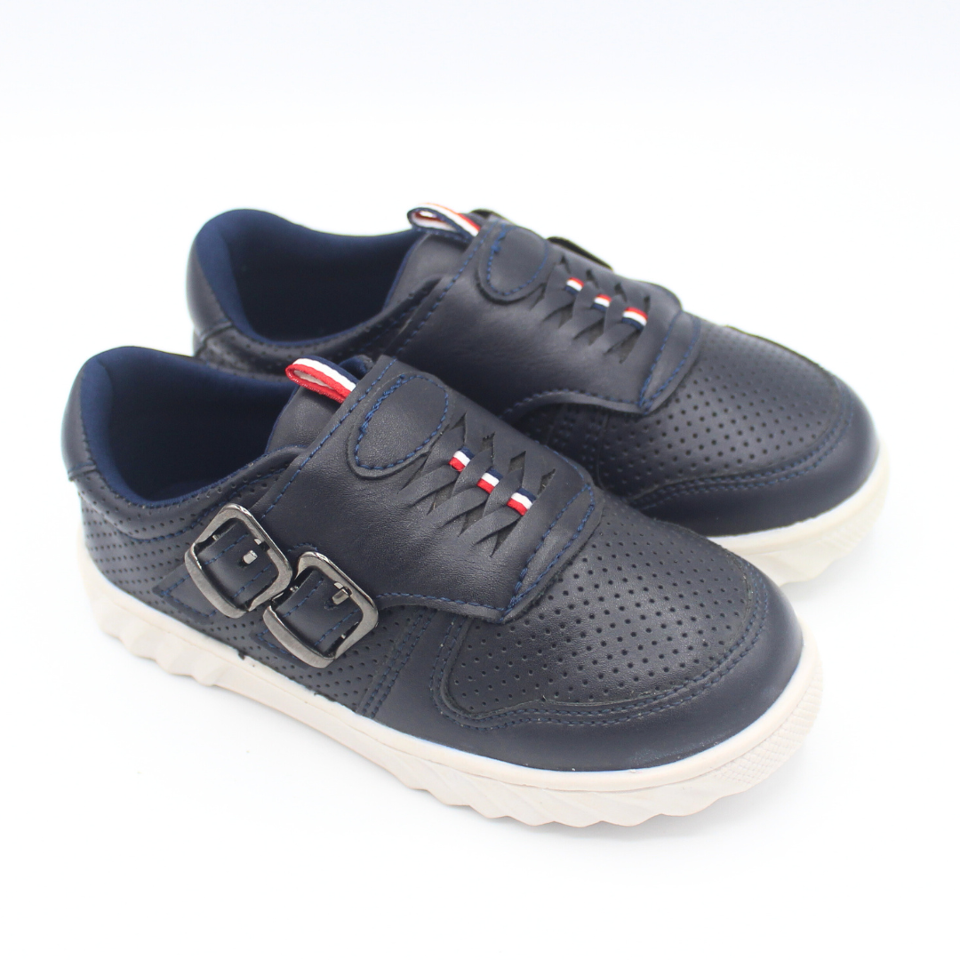 BuckleUp Sneakers