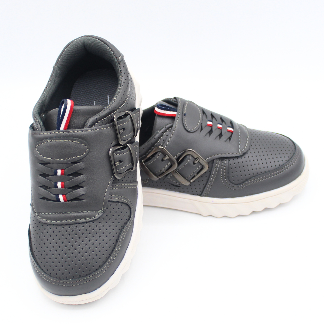 BuckleUp Sneakers