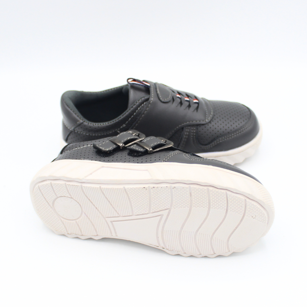 BuckleUp Sneakers
