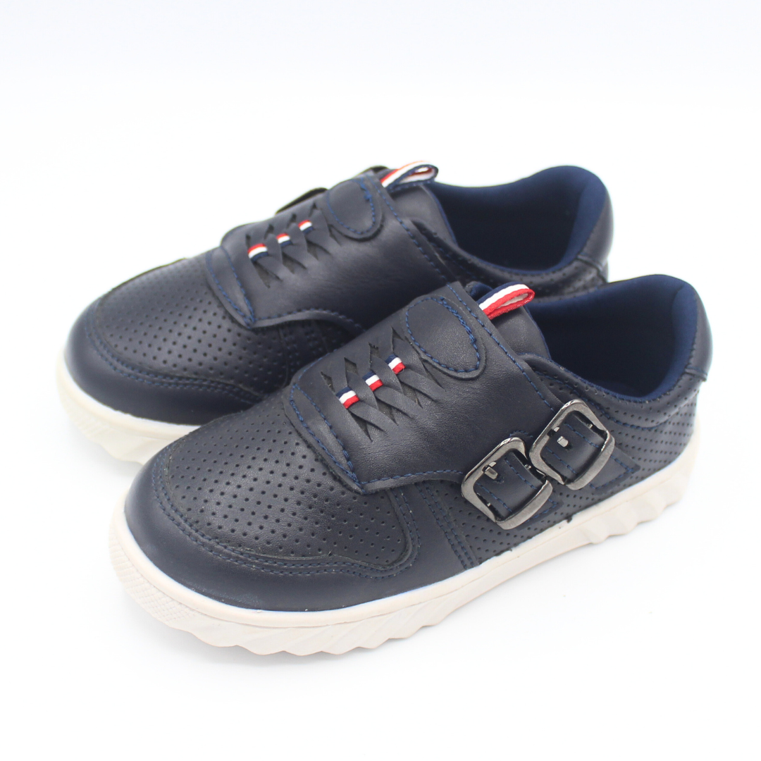 BuckleUp Sneakers