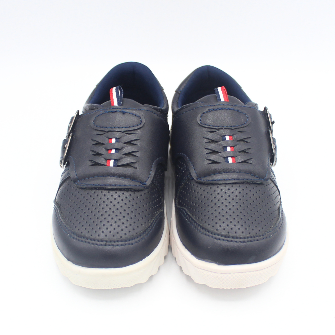 BuckleUp Sneakers