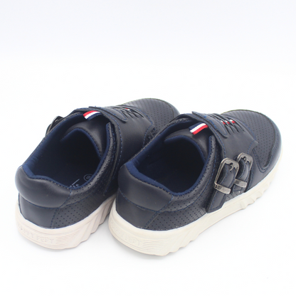 BuckleUp Sneakers